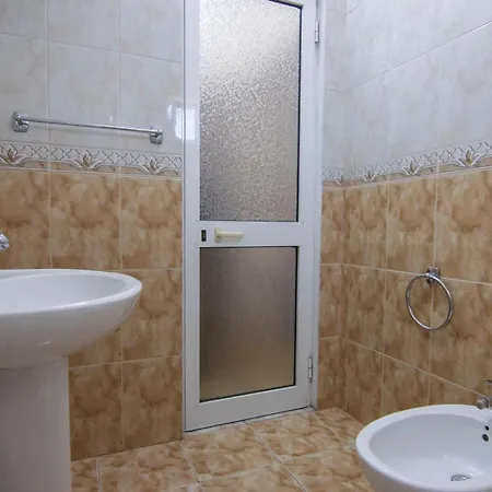 Tirana Central Apartment Lägenhet *
