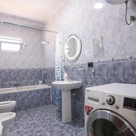 Lägenhet Tirana Central Apartment