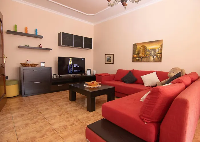 Tirana Central Apartment דירה *