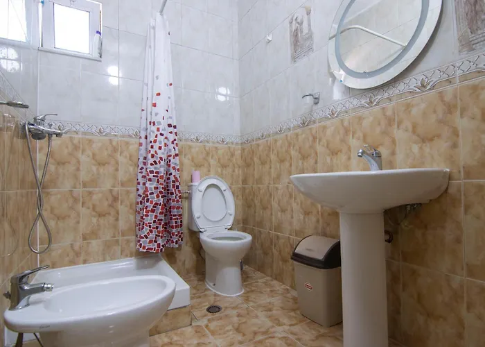 Tirana Central Apartment דירה *