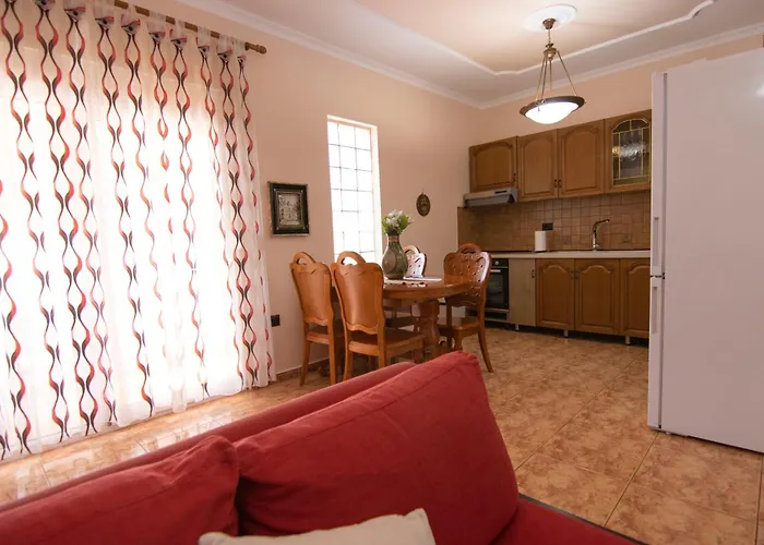 Tirana Central Apartment * טיראנה